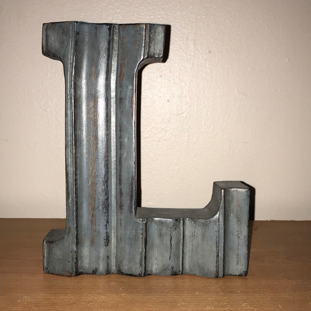 Letter “L” rustic wooden decoration